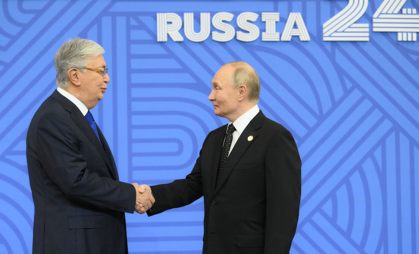 XVI саммит БРИКС. Церемония официальной встречи президентом РФ В. Путиным глав делегаций стран БРИКС