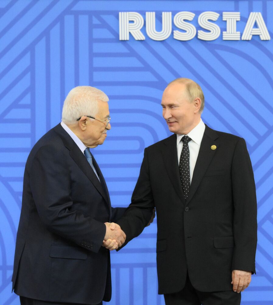 XVI саммит БРИКС. Церемония официальной встречи президентом РФ В. Путиным глав делегаций стран БРИКС