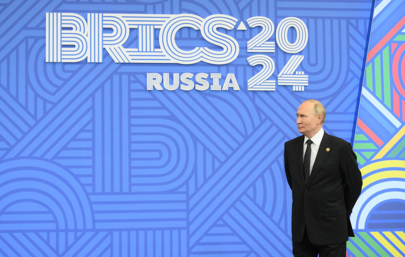XVI саммит БРИКС. Церемония официальной встречи президентом РФ В. Путиным глав делегаций стран БРИКС