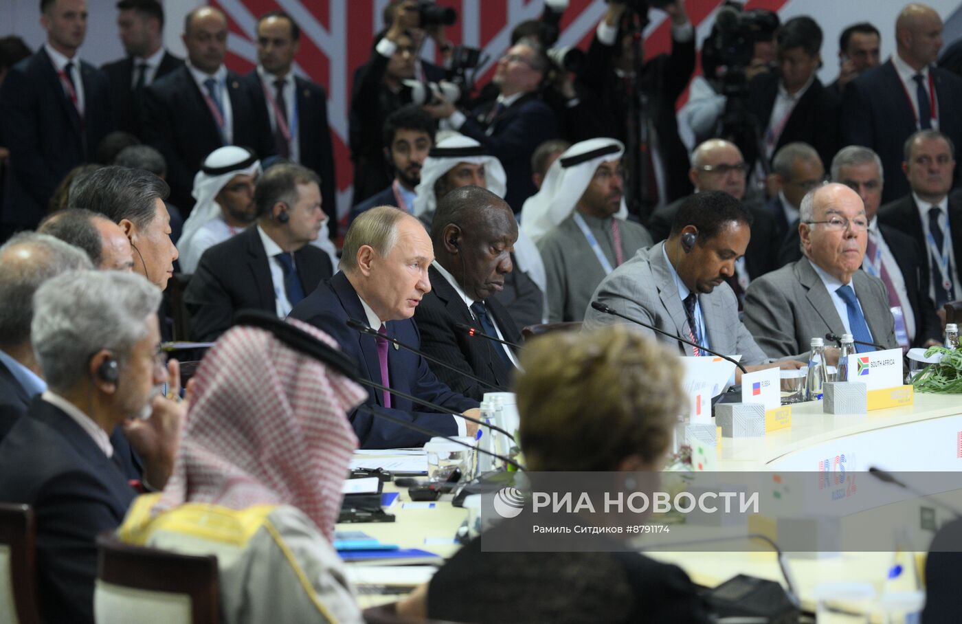 XVI саммит БРИКС. Пленарное заседание XVI саммита БРИКС в формате "аутрич" / "БРИКС плюс"