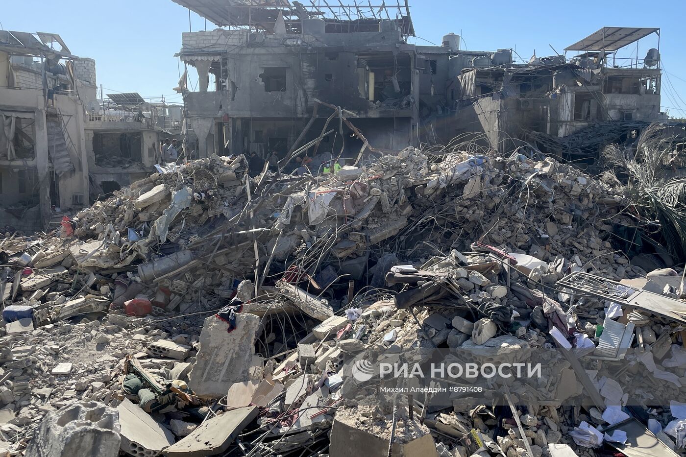 Последствия удара израильской авиации по центру Бейрута