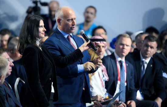 Корреспондент BBC News Стив Розенберг задает вопрос во время пресс-конференции с президентом РФ Владимиром Путиным в рамках XVI саммита БРИКС в Казани. Место: Россия, Республика Татарстан, Казань. Автор: Александр Кряжев. XVI саммит БРИКС. Пресс-конференция президента РФ Владимира Путина