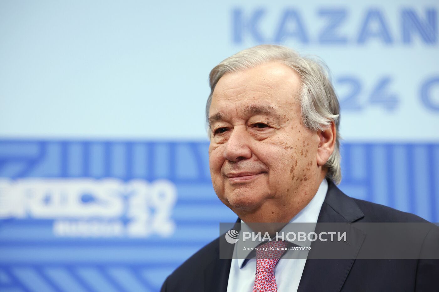 XVI саммит БРИКС. Встреча президента РФ Владимира Путина и генсекретаря ООН Антониу Гутерреша