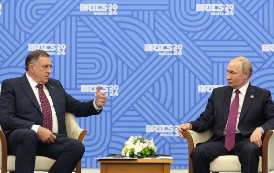 XVI саммит БРИКС. Встреча президента РФ Владимира Путина с президентом Республики Сербской Милорадом Додиком