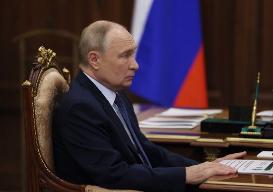 Президент РФ Владимир Путин провел встречу с главой ФТС Валерием Пикалевым