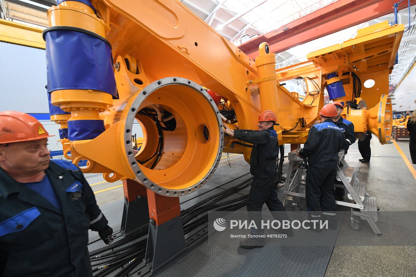 Первый вице-премьер РФ Денис Мантуров посетил предприятия БелАЗ и БелДЖИ в Белоруссии