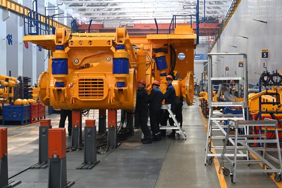 Первый вице-премьер РФ Денис Мантуров посетил предприятия БелАЗ и БелДЖИ в Белоруссии