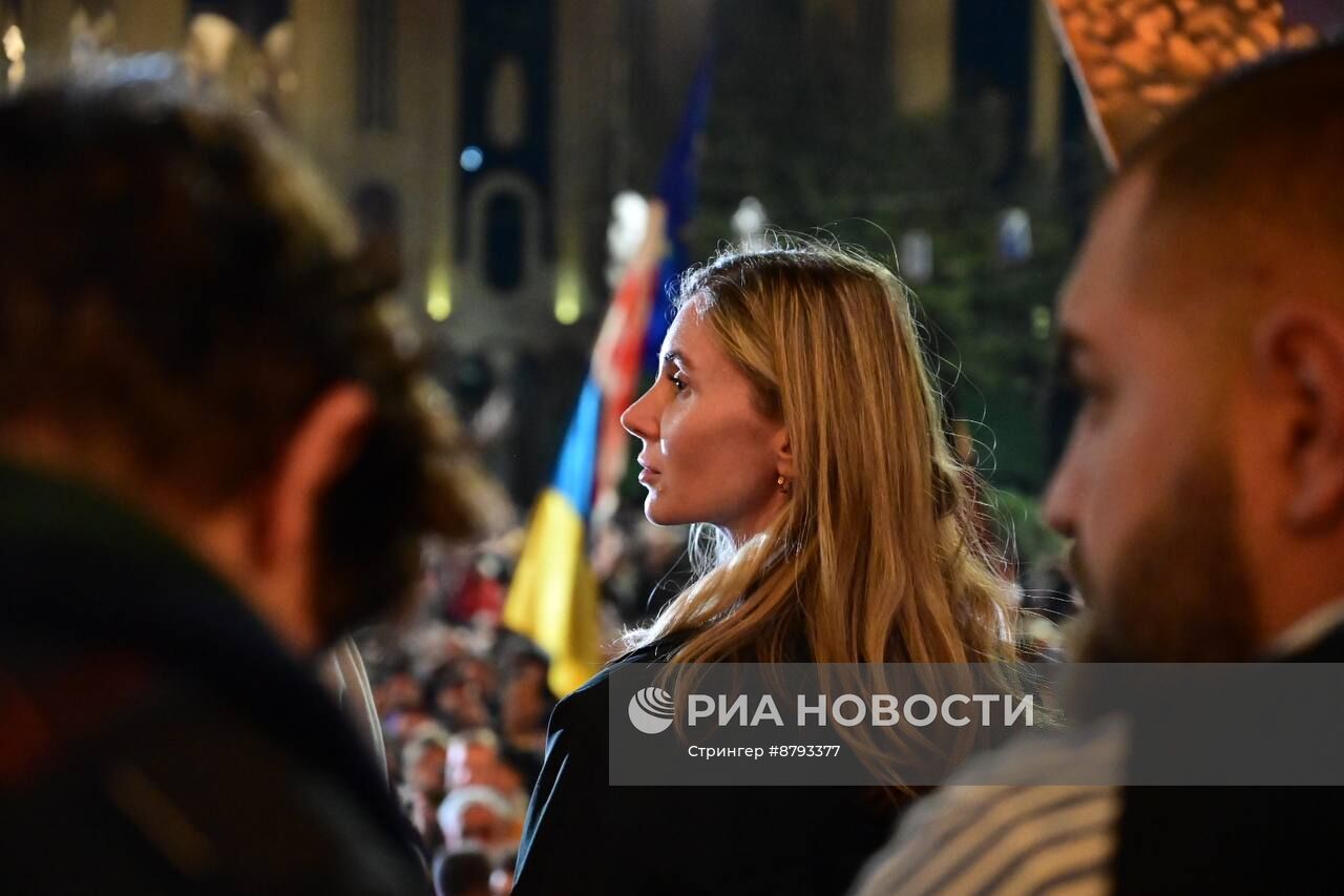 Акция протеста грузинской оппозиции перед зданием парламента в Тбилиси