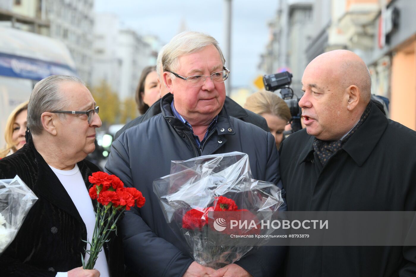 Открытие памятной доски поэту Андрею Дементьеву