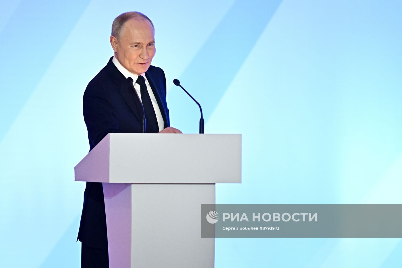 Президент Владимир Путин принял участие в съезде Федерации независимых профсоюзов России