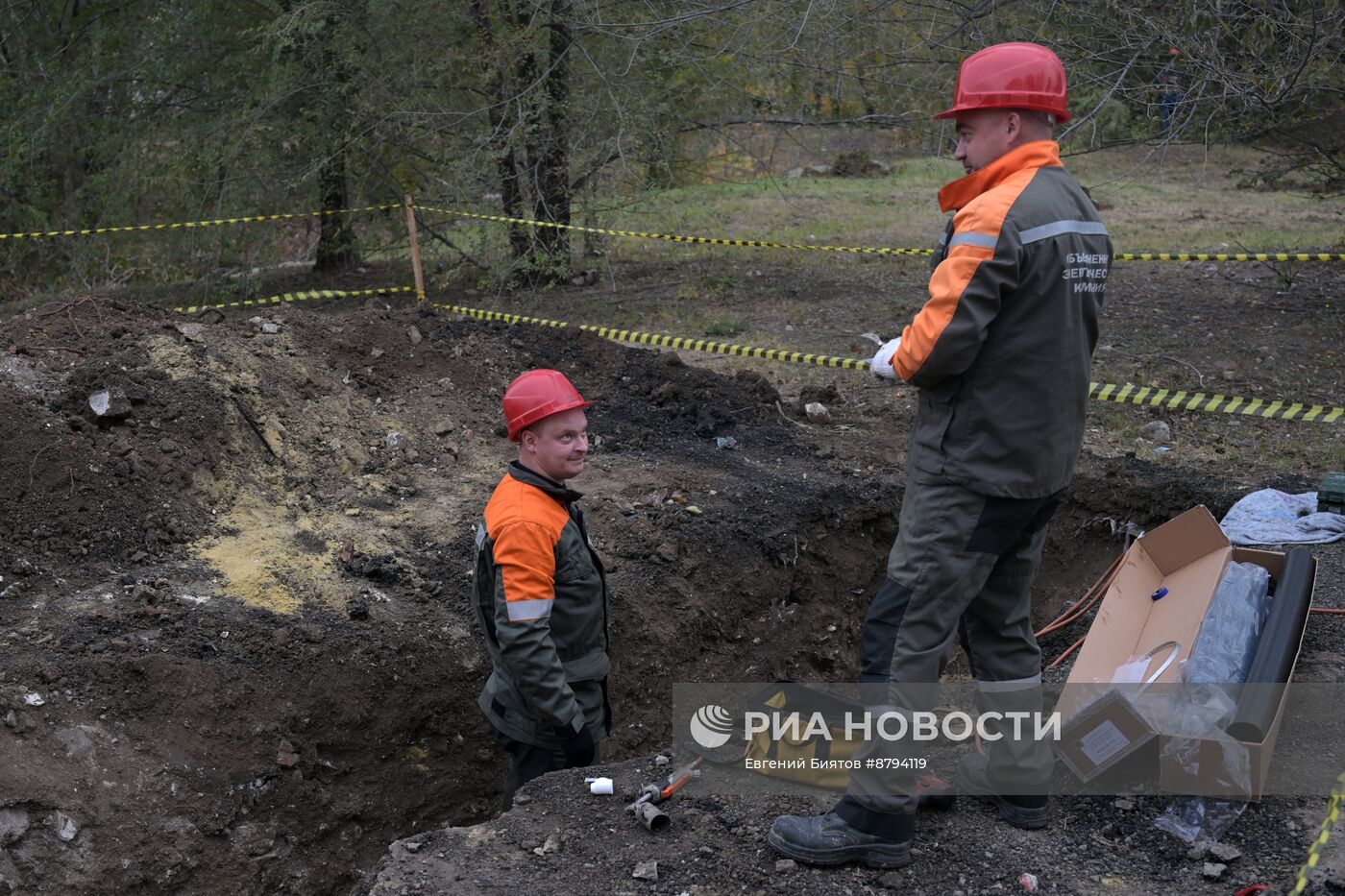 Московские энергетики ремонтируют электросети в Луганске 