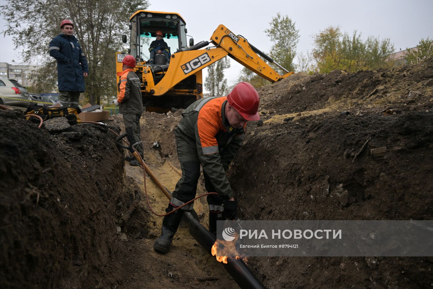 Московские энергетики ремонтируют электросети в Луганске 