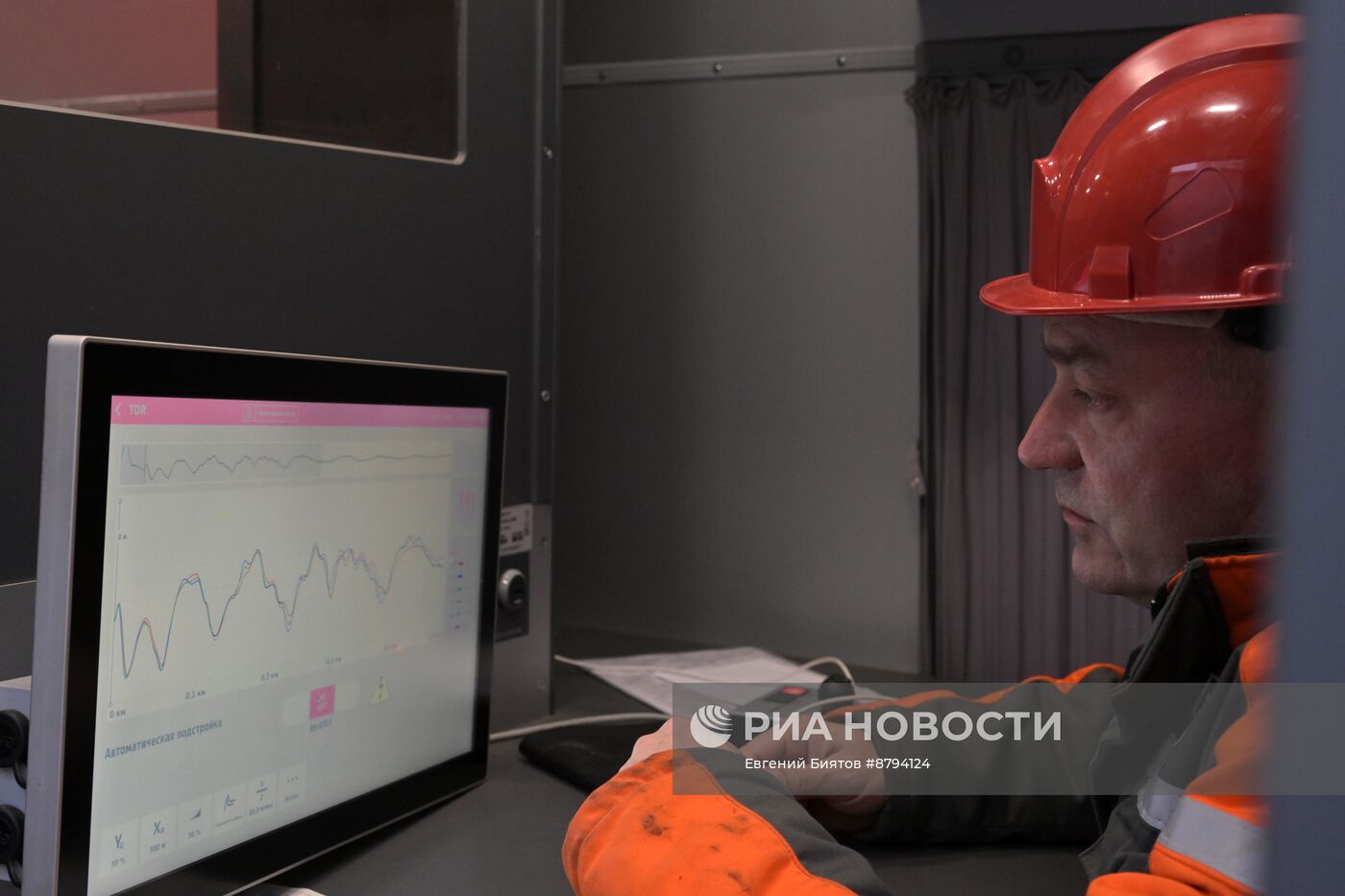 Московские энергетики ремонтируют электросети в Луганске