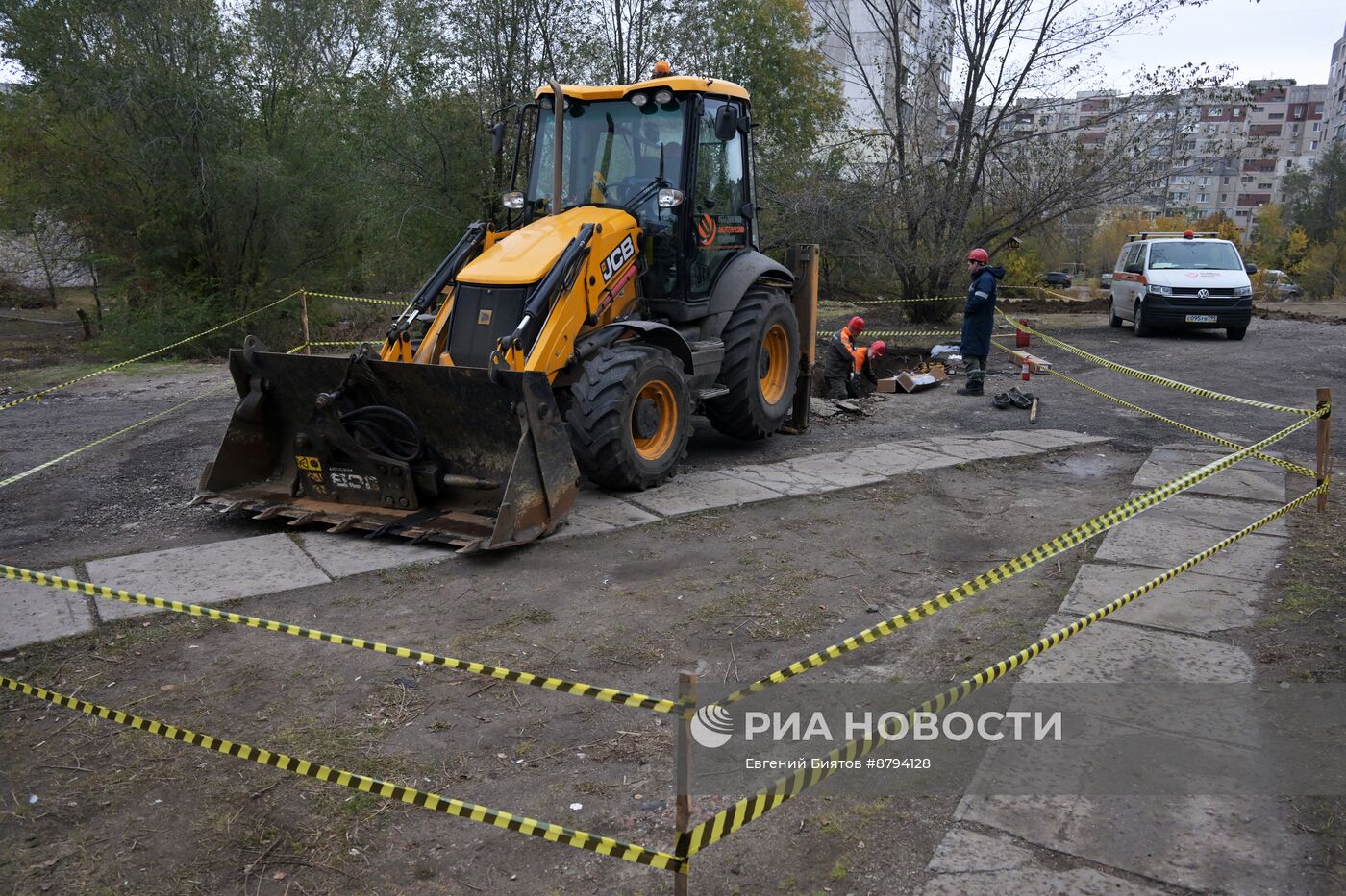 Московские энергетики ремонтируют электросети в Луганске 