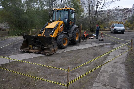 Московские энергетики ремонтируют электросети в Луганске 