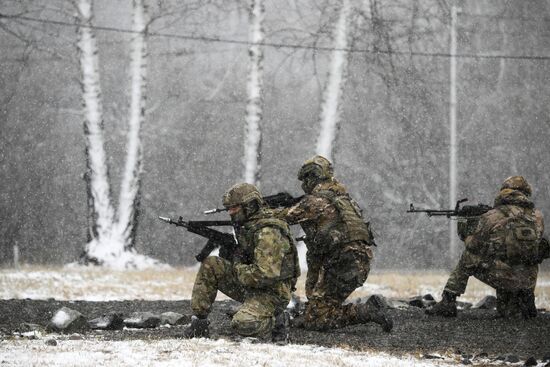 Подготовка разведчиков в Новосибирском высшем военном командном училище