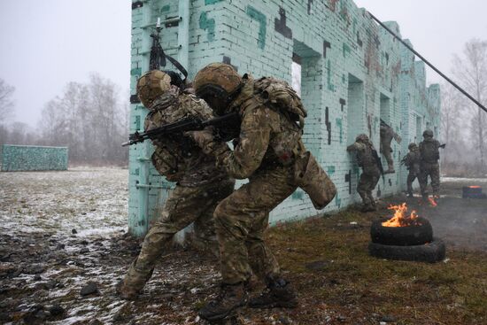 Подготовка разведчиков в Новосибирском высшем военном командном училище