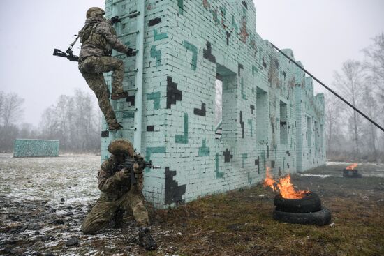 Подготовка разведчиков в Новосибирском высшем военном командном училище