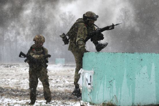 Подготовка разведчиков в Новосибирском высшем военном командном училище