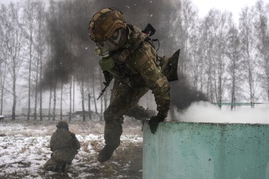 Подготовка разведчиков в Новосибирском высшем военном командном училище