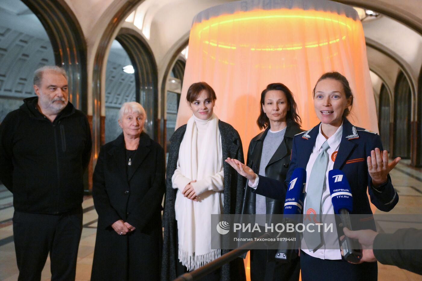 Выставка костюмов из фильма "Любовь Советского Союза"