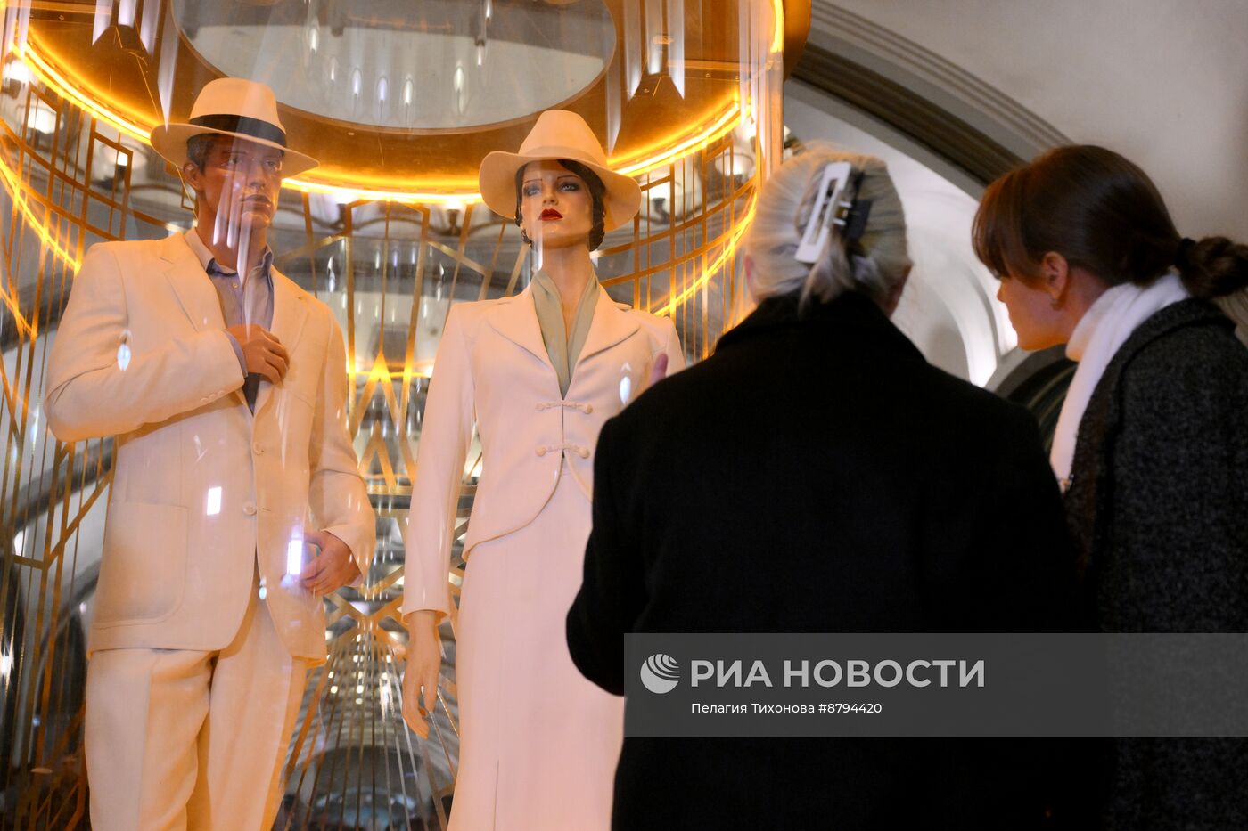 Выставка костюмов из фильма "Любовь Советского Союза"