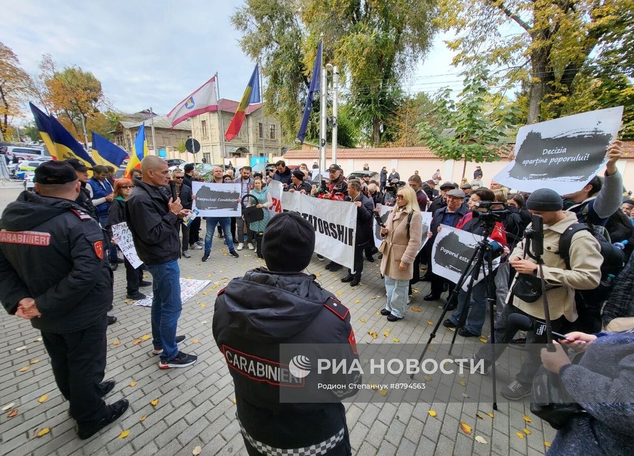 Акция протеста молдавской оппозиции у здания Конституционного суда 