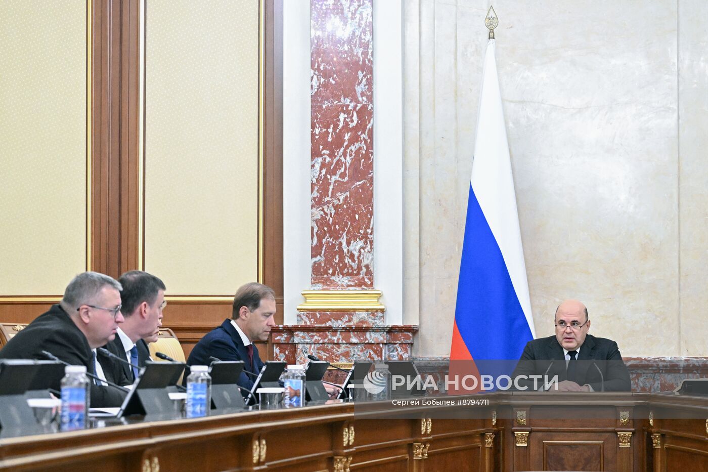 Премьер-министр Михаил Мишустин провел заседание правительства РФ