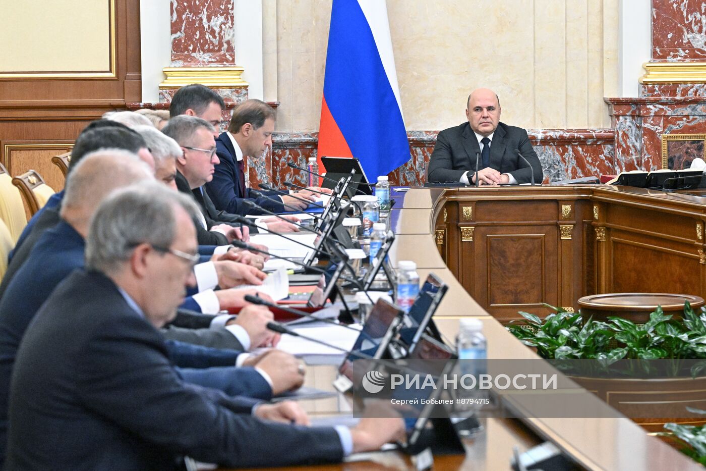 Премьер-министр Михаил Мишустин провел заседание правительства РФ