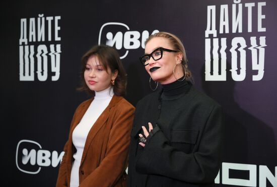 Премьера сериала "Дайте шоу"