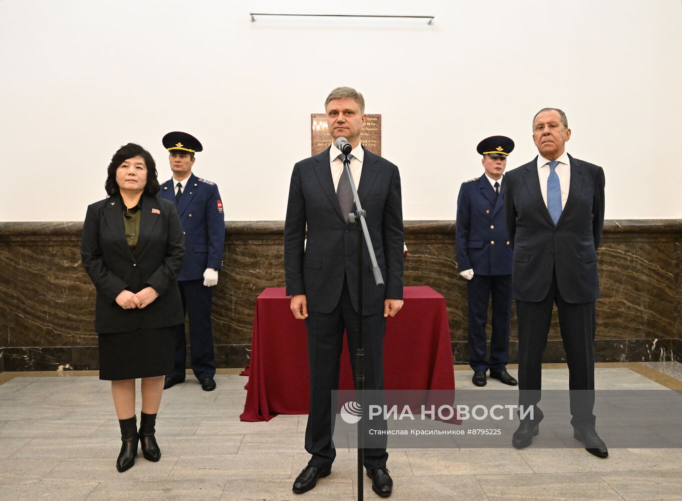 Открытие памятной доски Ким Ир Сену на Ярославском вокзале