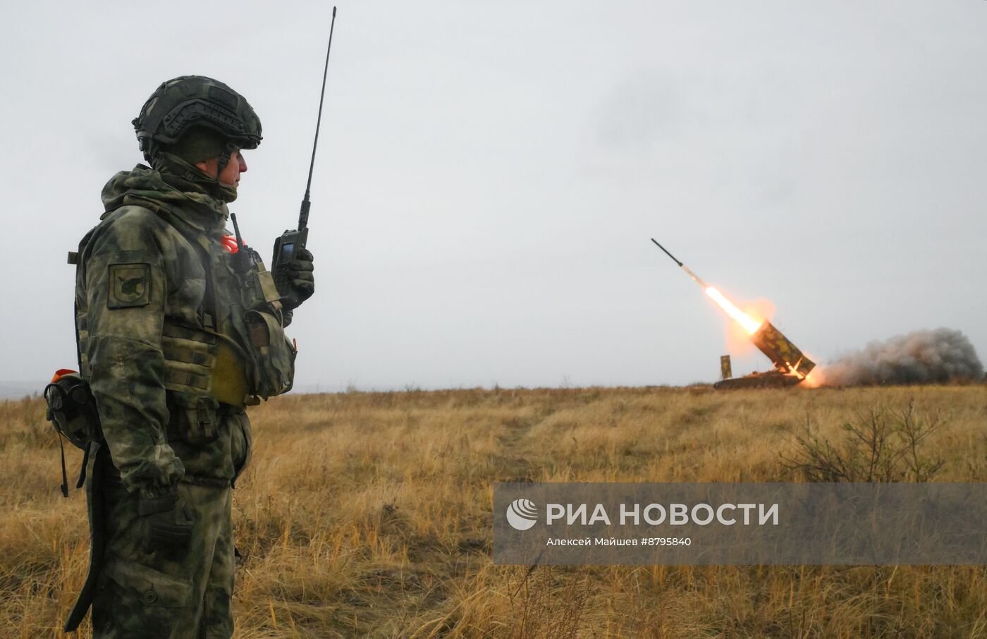 Занятия по боевой подготовке на полигоне в Саратовской области