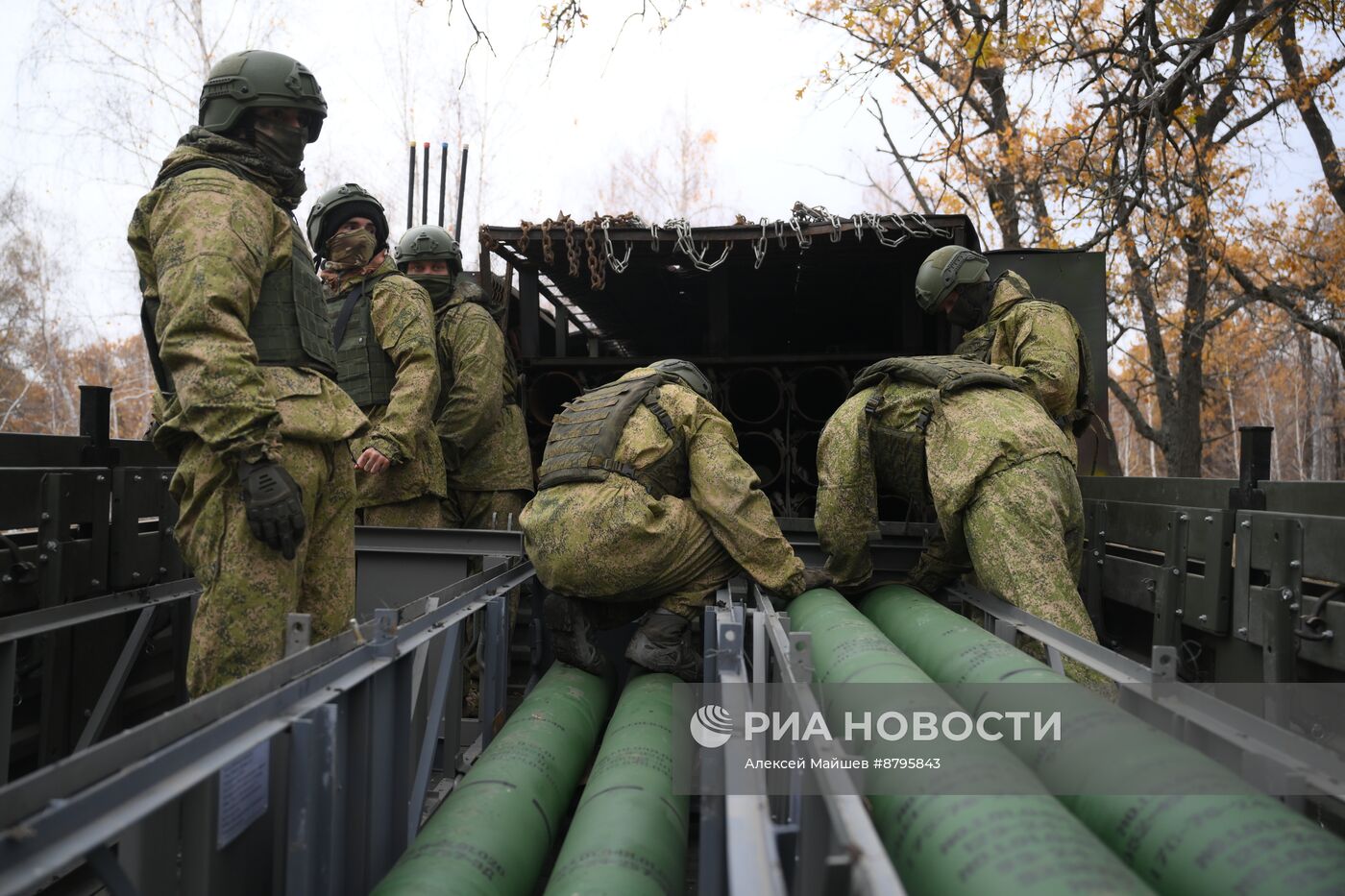 Занятия по боевой подготовке на полигоне в Саратовской области