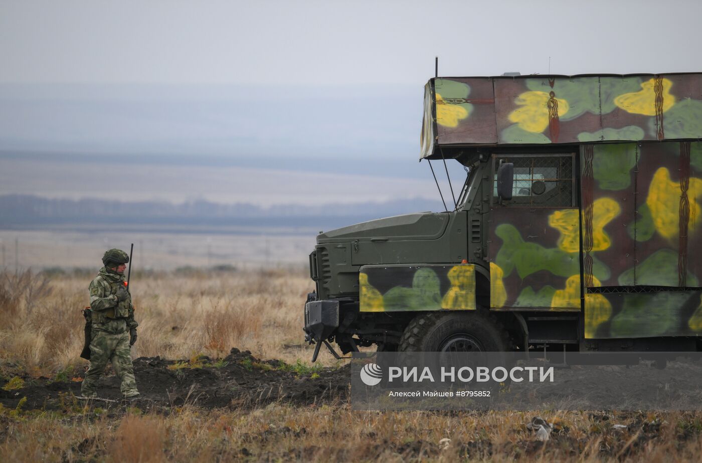 Занятия по боевой подготовке на полигоне в Саратовской области