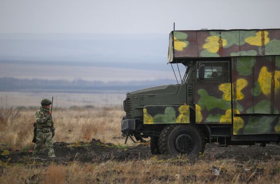 Занятия по боевой подготовке на полигоне в Саратовской области