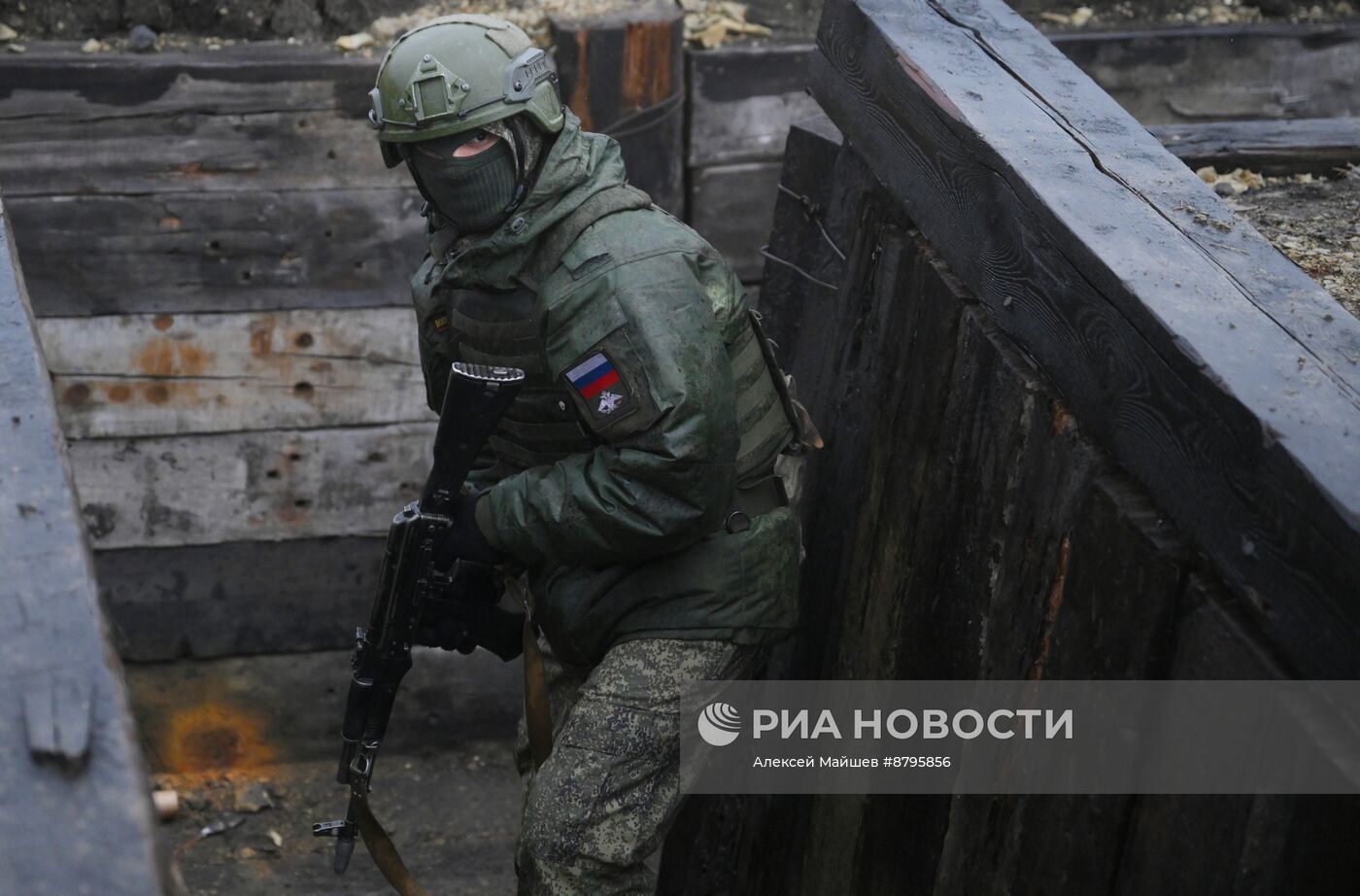 Занятия по боевой подготовке на полигоне в Саратовской области