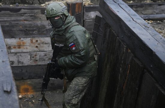 Занятия по боевой подготовке на полигоне в Саратовской области