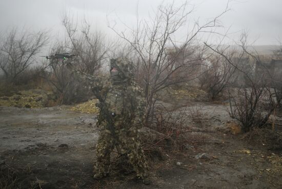 Занятия по боевой подготовке на полигоне в Саратовской области