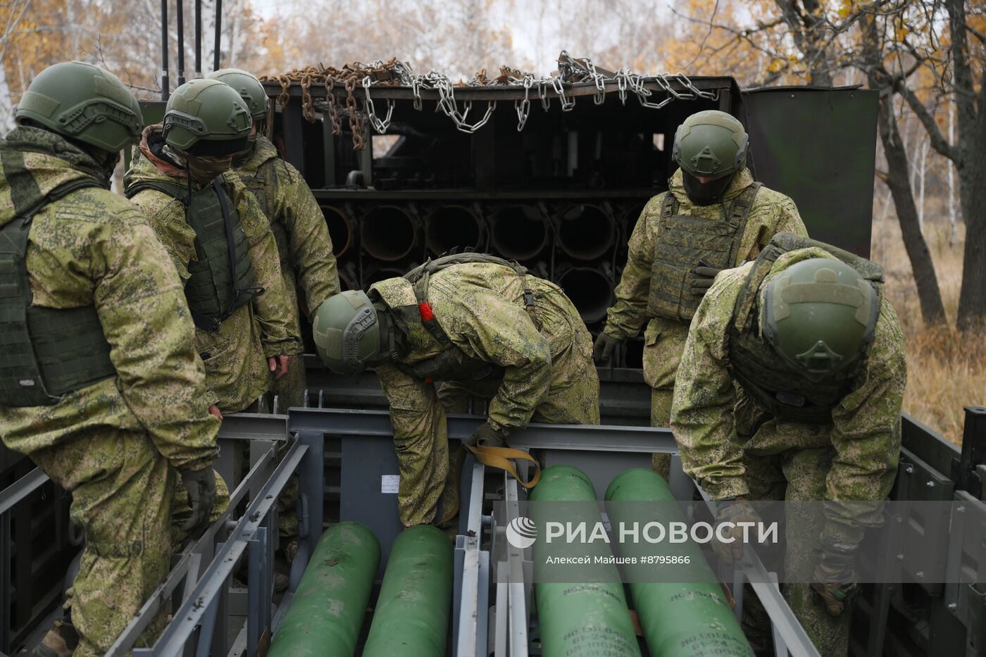 Занятия по боевой подготовке на полигоне в Саратовской области