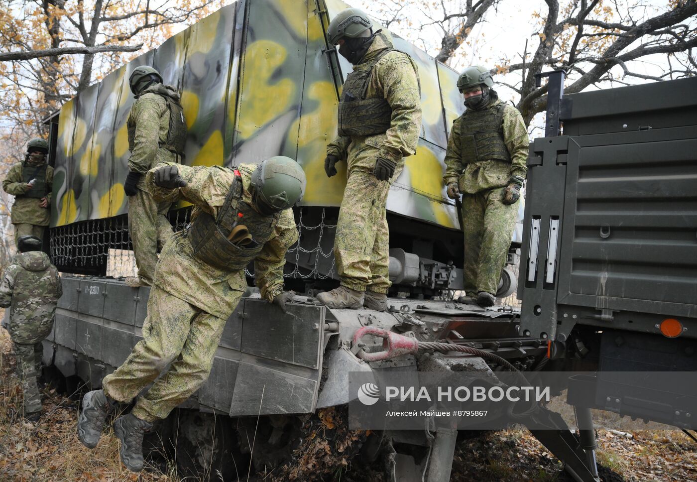 Занятия по боевой подготовке на полигоне в Саратовской области