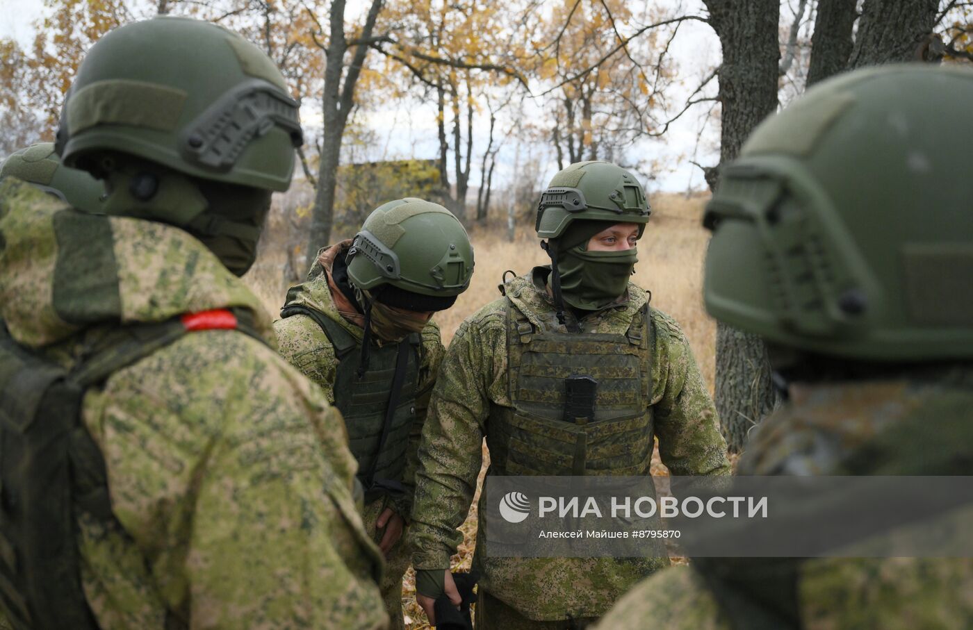 Занятия по боевой подготовке на полигоне в Саратовской области