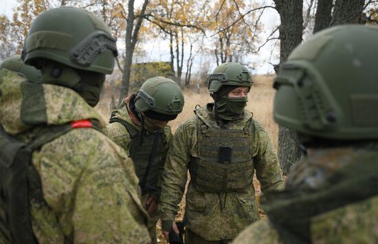 Занятия по боевой подготовке на полигоне в Саратовской области