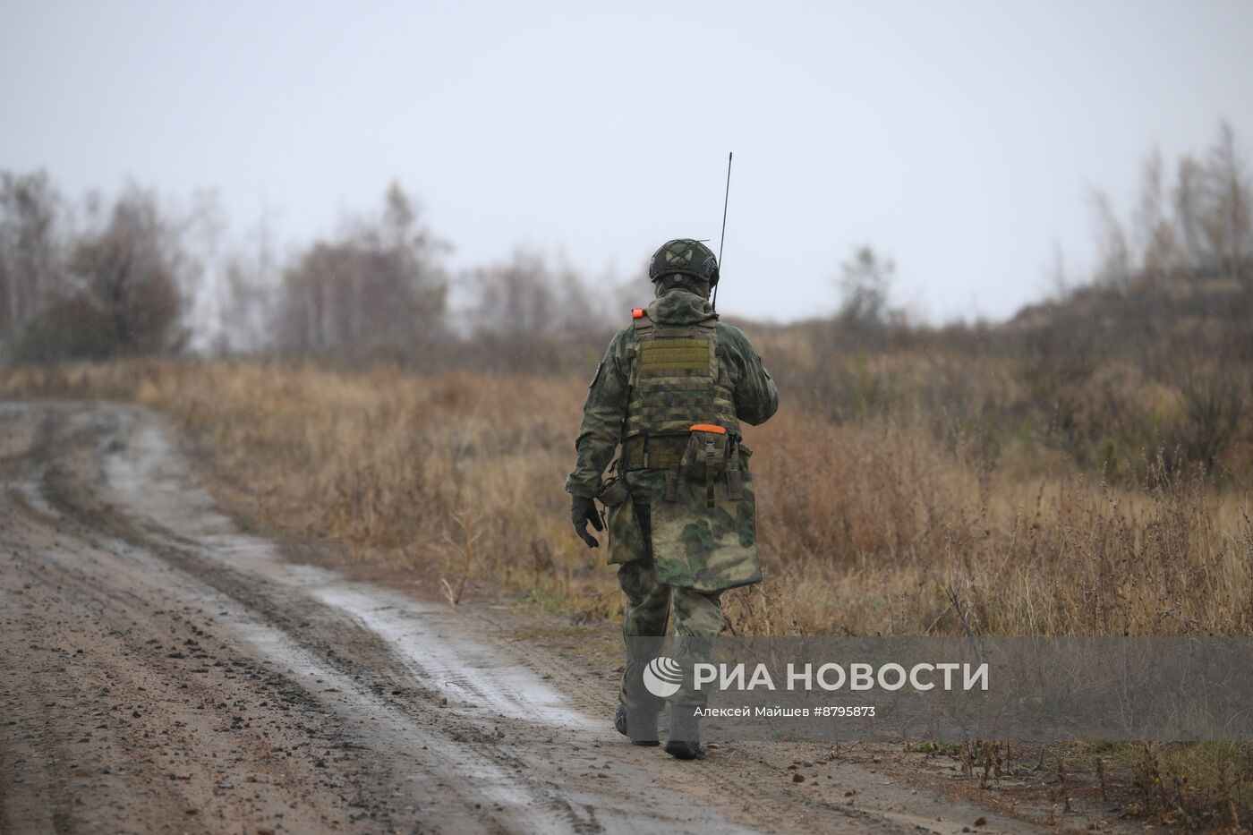 Занятия по боевой подготовке на полигоне в Саратовской области