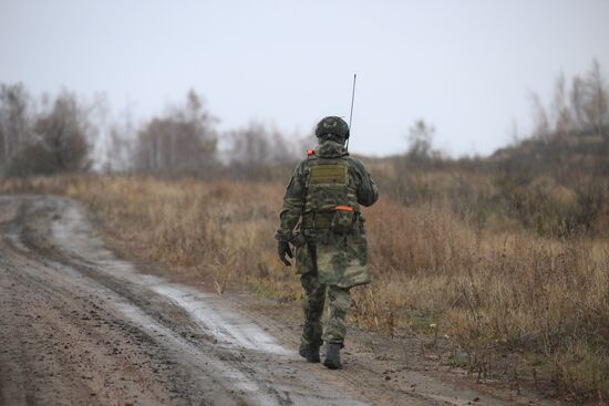 Занятия по боевой подготовке на полигоне в Саратовской области