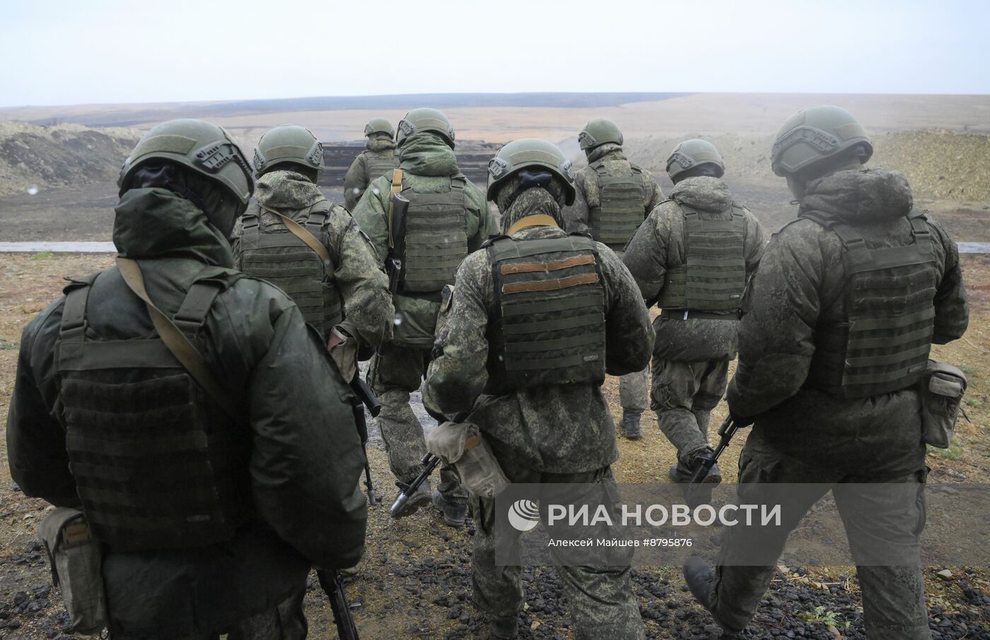 Занятия по боевой подготовке на полигоне в Саратовской области