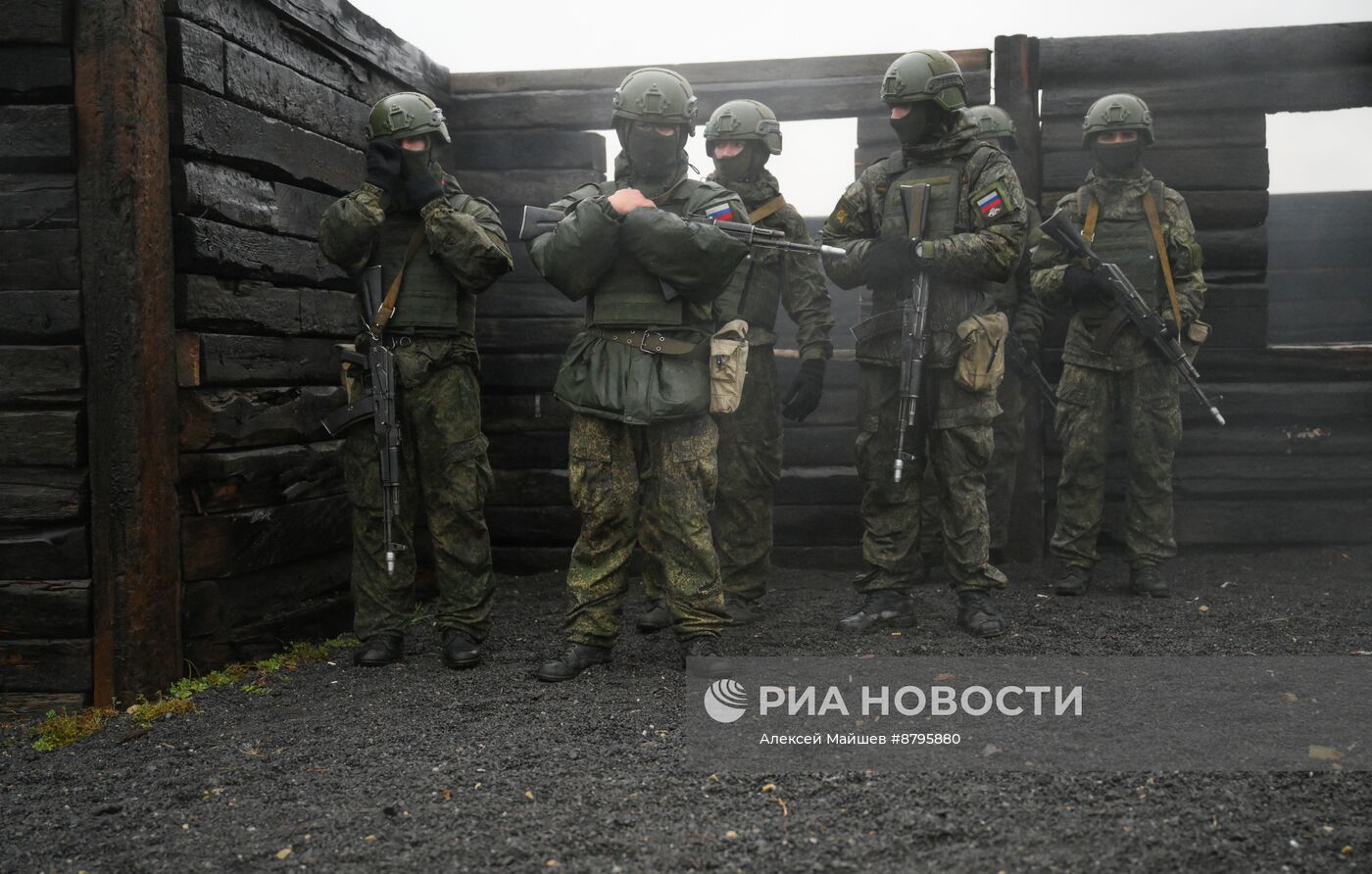 Занятия по боевой подготовке на полигоне в Саратовской области