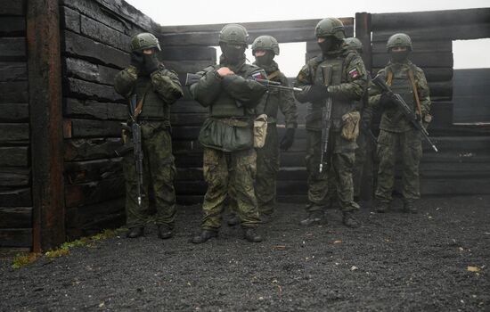 Занятия по боевой подготовке на полигоне в Саратовской области