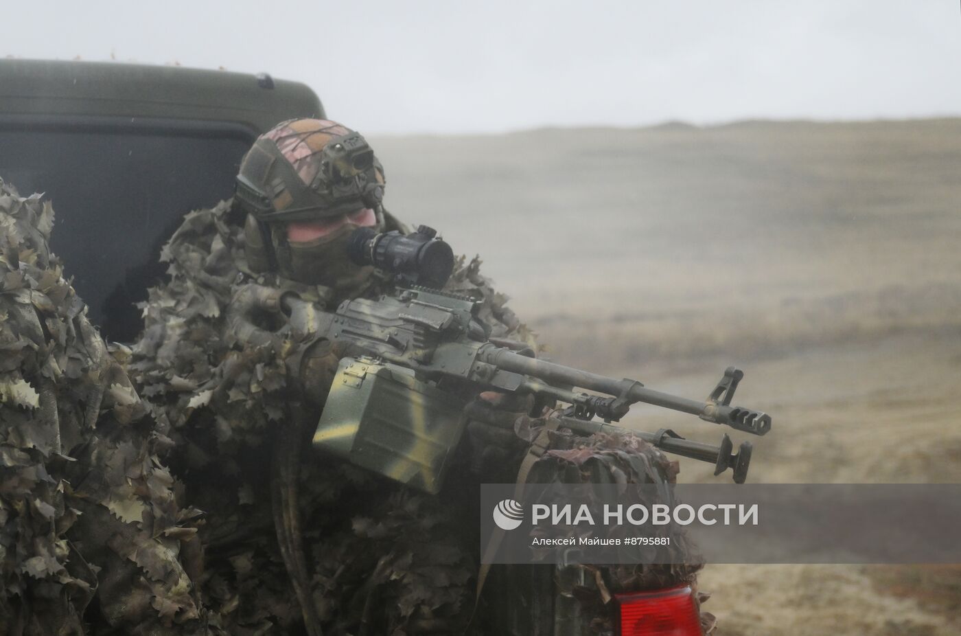 Занятия по боевой подготовке на полигоне в Саратовской области