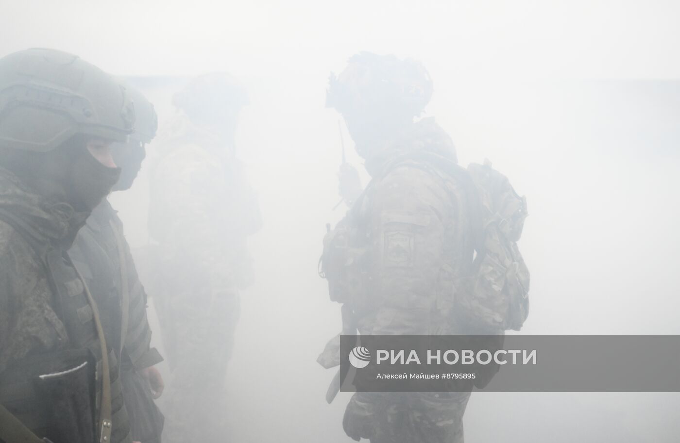 Занятия по боевой подготовке на полигоне в Саратовской области