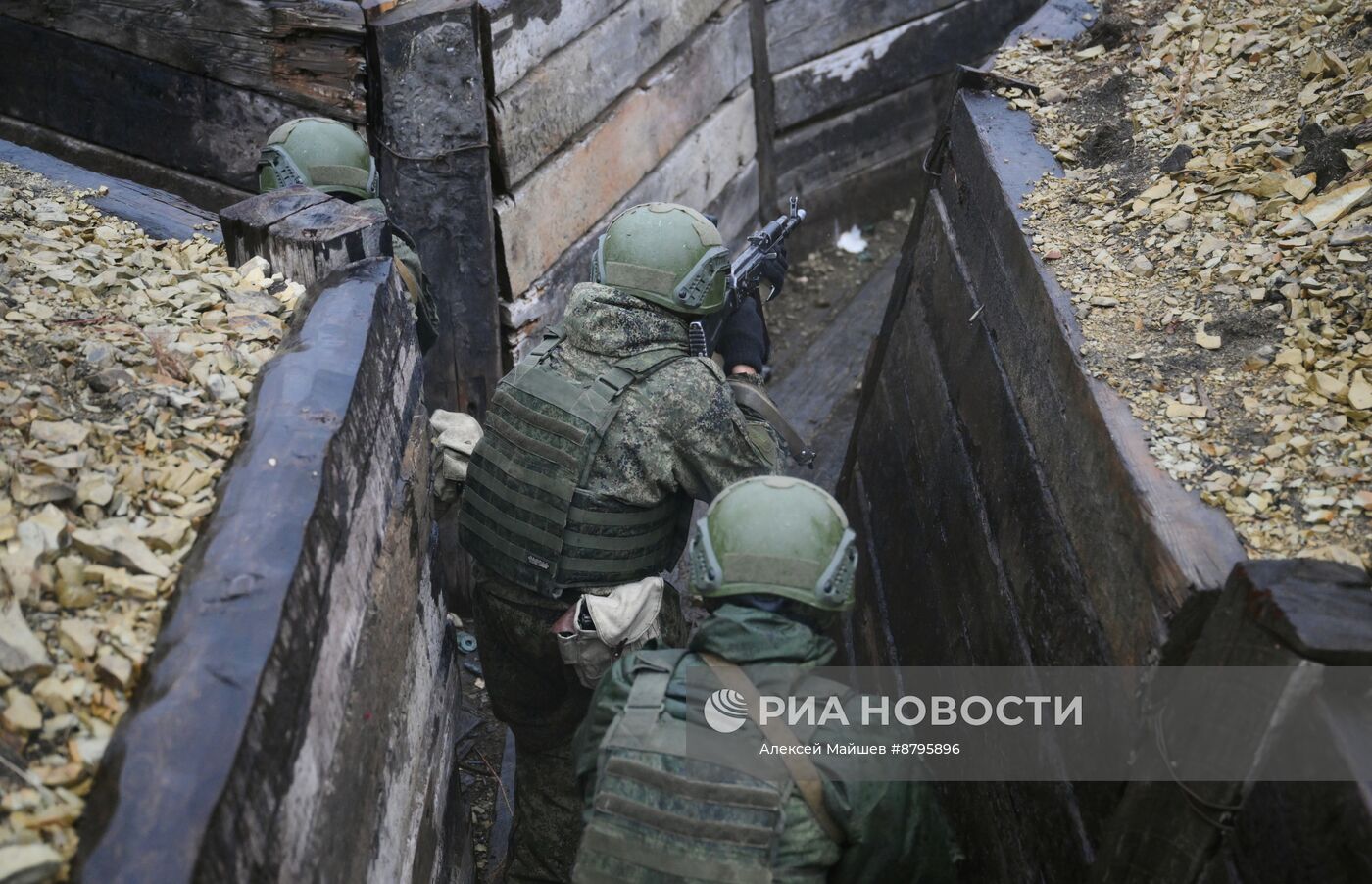 Занятия по боевой подготовке на полигоне в Саратовской области